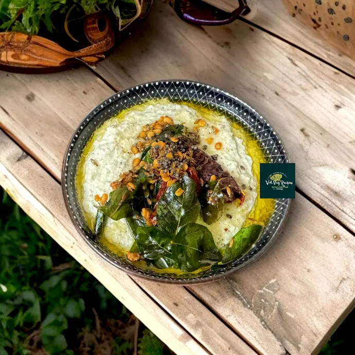 Creamy Peanut Coconut Chutney for Dosa & Idli Creamy coconut chutney with peanuts and tamarind, finished with aromatic mustard seeds and curry leaf tempering.