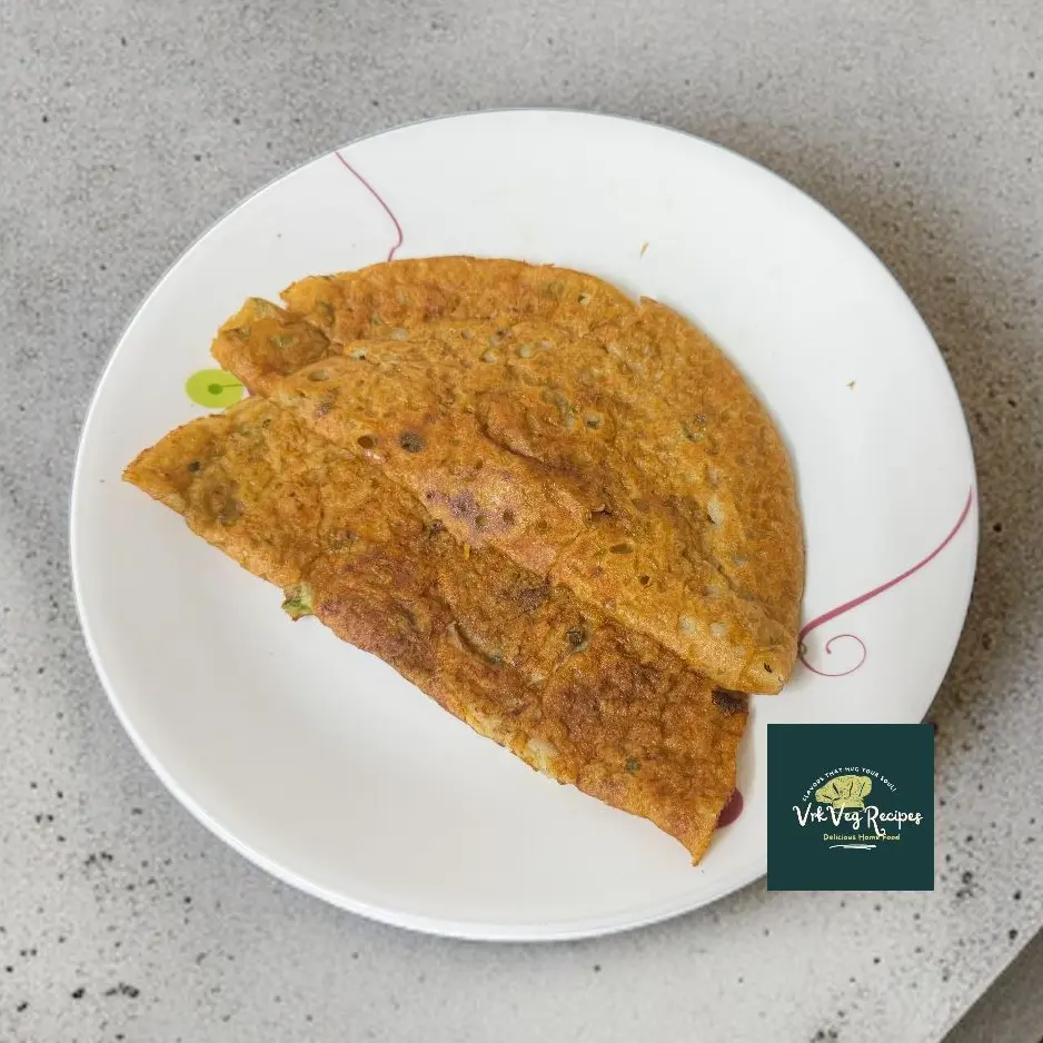 Hot jowar rava dosa loaded with vegetables, cooked without oil, and served with chutney for a healthy breakfast.